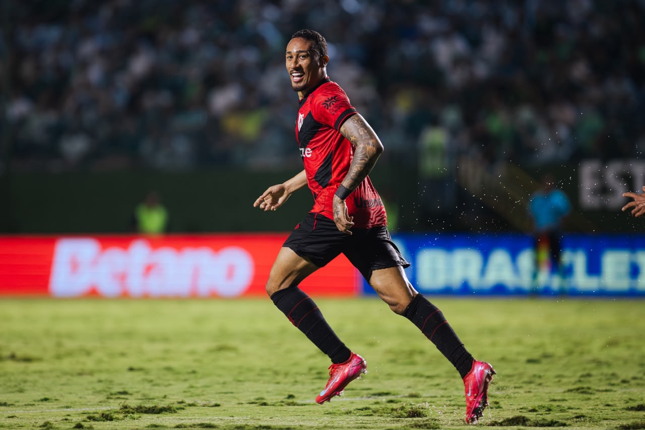 Atlético vence o Goiás na Serrinha e entra no G-5 da Série B