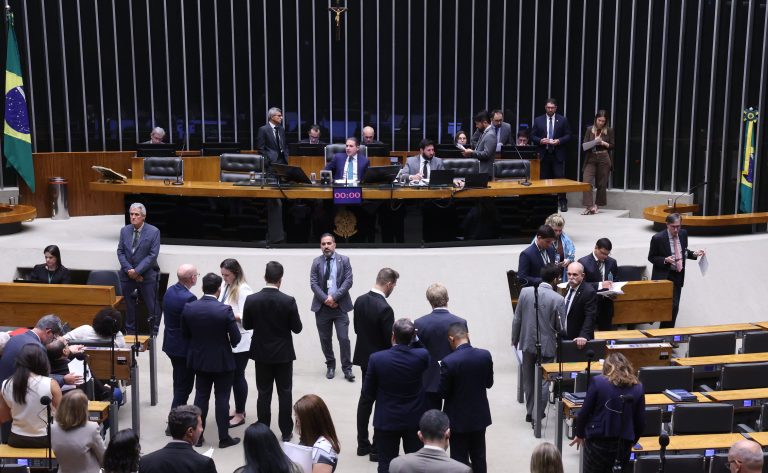 Câmara pode votar nesta terça MP que isenta taxa em compras internacionais