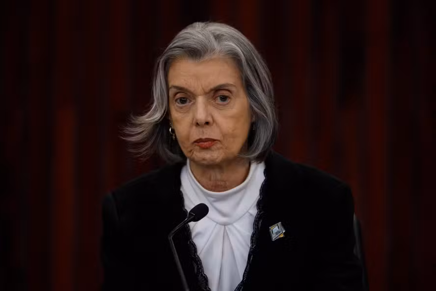Cármen Lúcia lamenta crise no STF e pede desculpas ao povo brasileiro