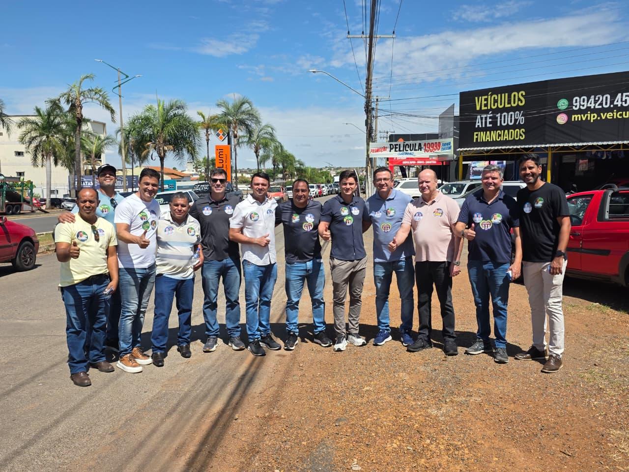 Célio e Cambão intensificam contato direto com eleitores durante caminhada em Luziânia
