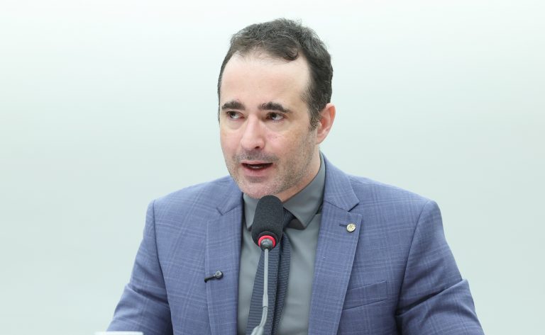 Comissão da Câmara aprova o auxílio mãe atípica no valor de R$ 600
