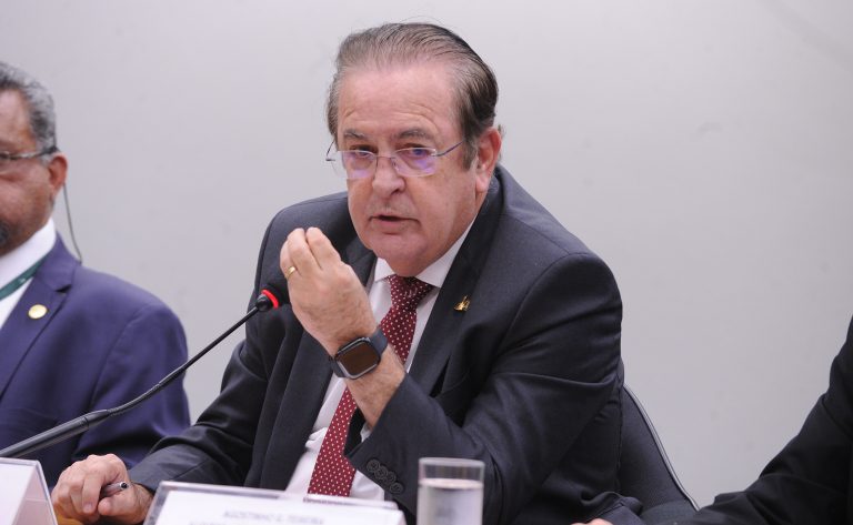 CCJ aprova prorrogação de contrato de estágio após conclusão da faculdade