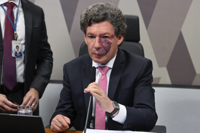 Comissão adia votação da MP que zera a taxa das blusinhas para terça-feira