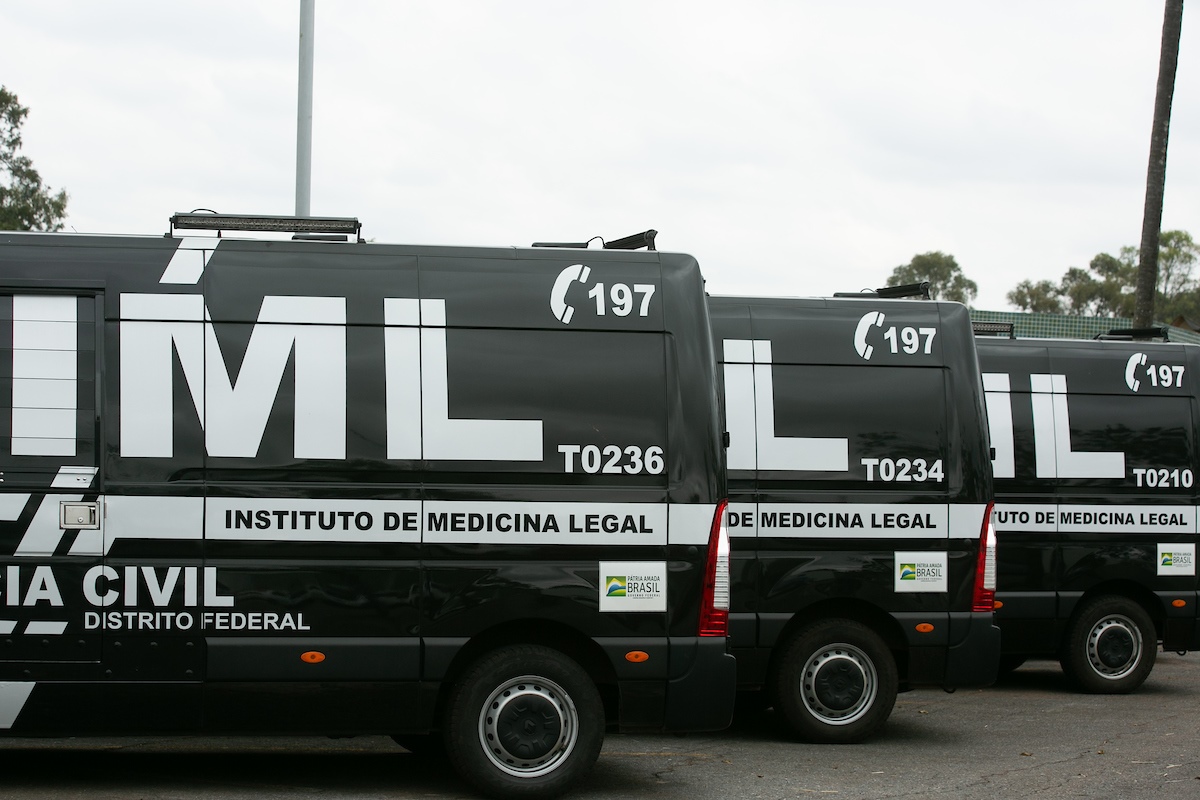 Corpo carbonizado de jovem de 21 anos é achado perto de creche no DF