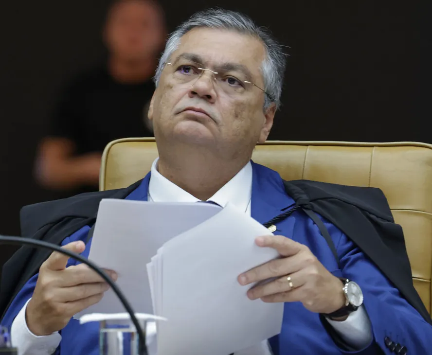 Dino questiona Fachin sobre encerramento do inquérito das fake news no STF