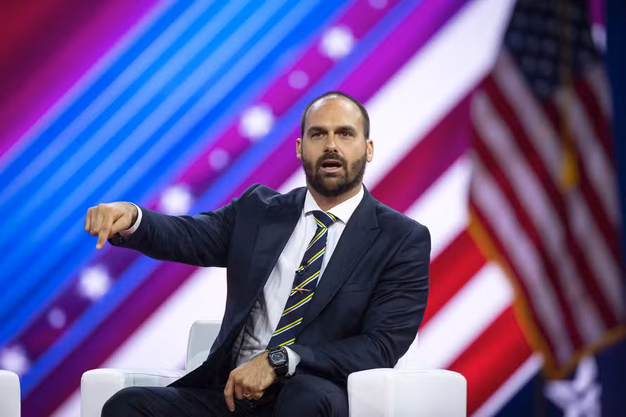 Eduardo Bolsonaro promete faxina no Itamaraty se Flávio vencer