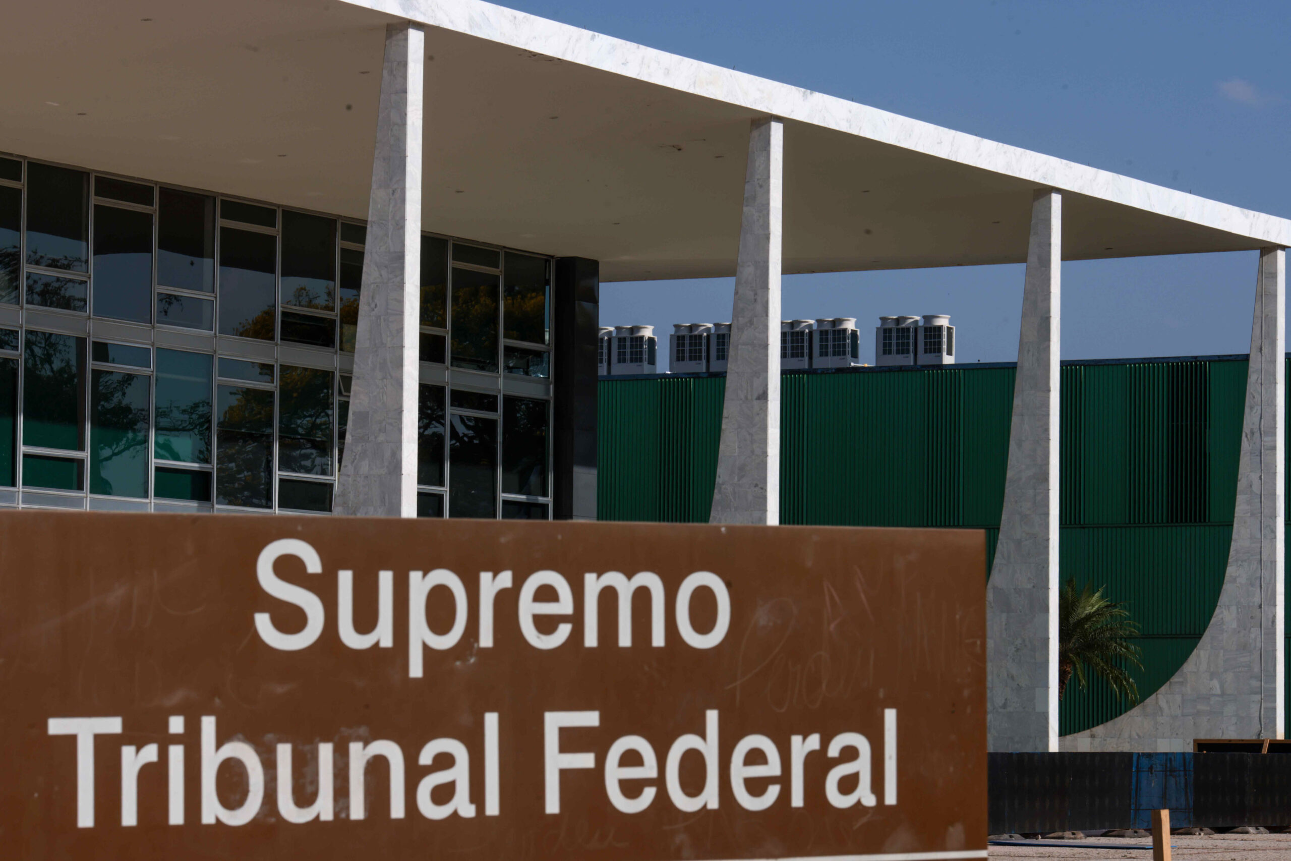 Ex-ministros do STF cobram de Fachin apuração rigorosa sobre crise no tribunal