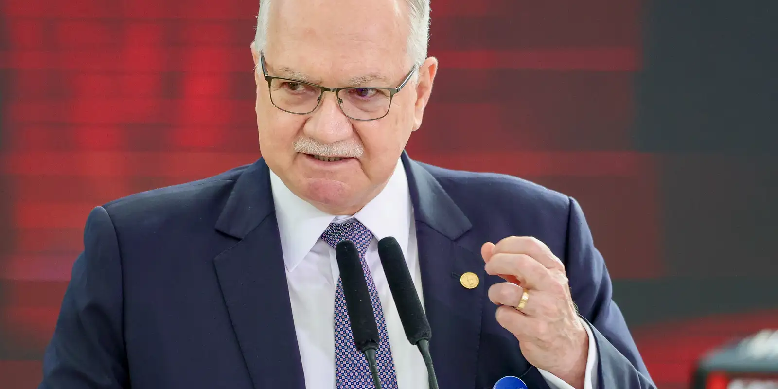 Fachin concede prazo para Mendonça e Gonet responderem no caso Master