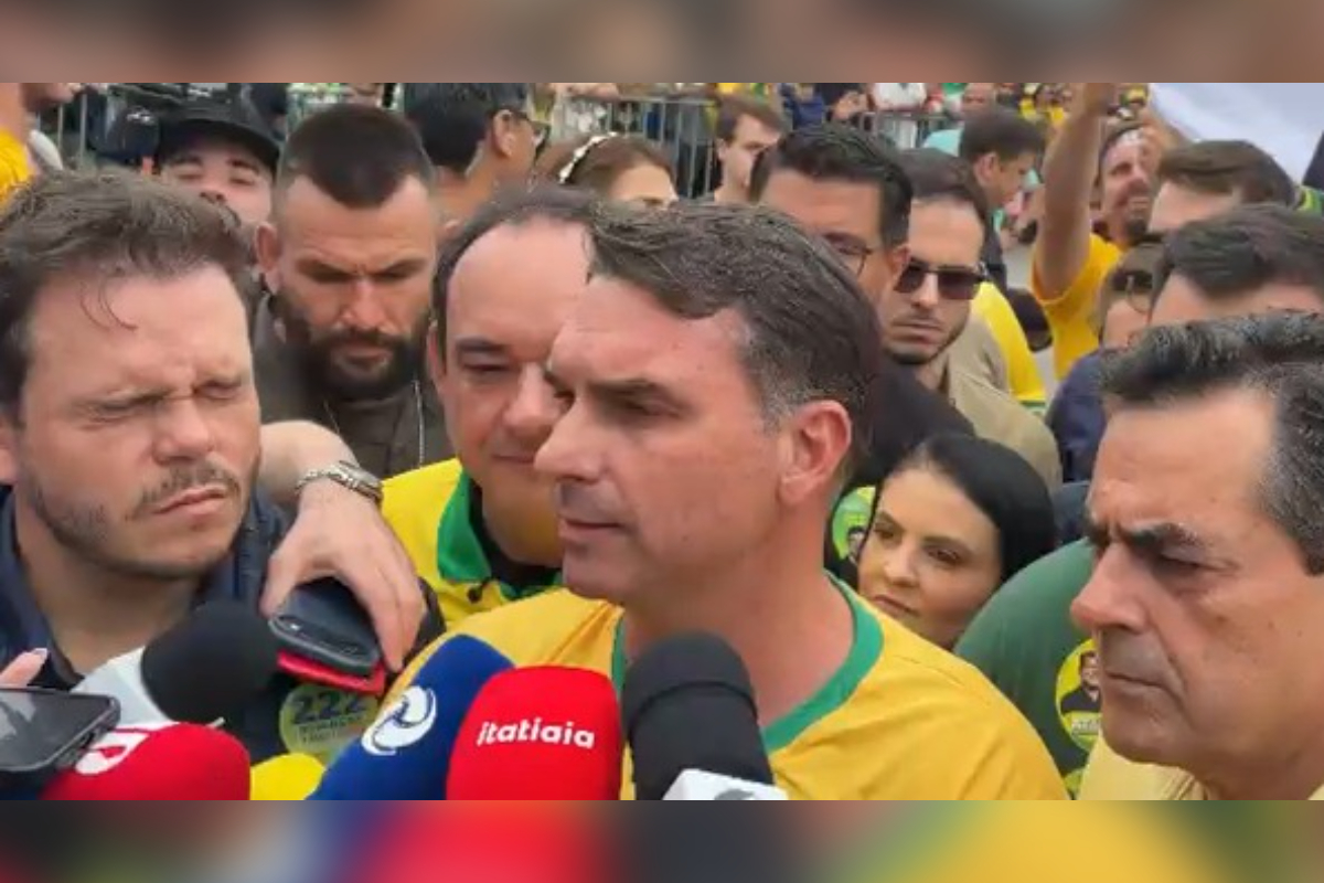 Flávio Bolsonaro cobra Fachin e quer STF contra decisão de Flávio Dino