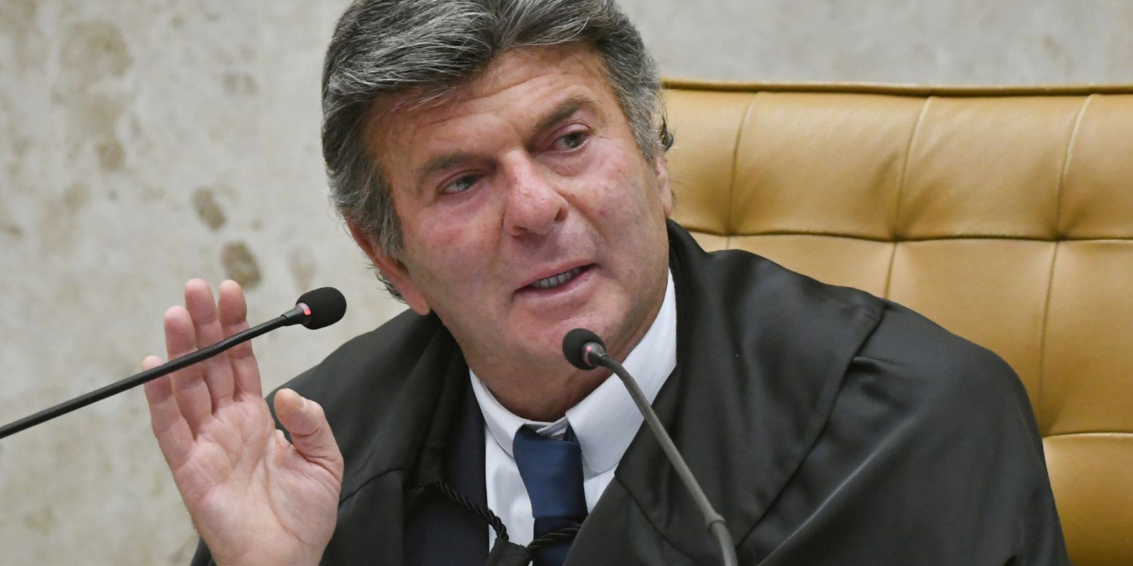 Luiz Fux suspende liberação de posts contra Flávio Bolsonaro