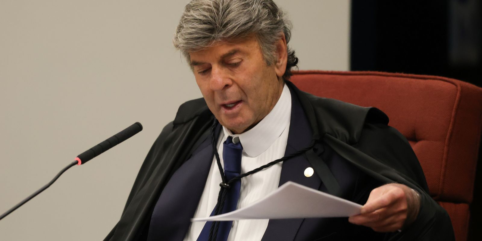 Luiz Fux vai relatar ação sobre idas de esposa de Moraes ao Senado