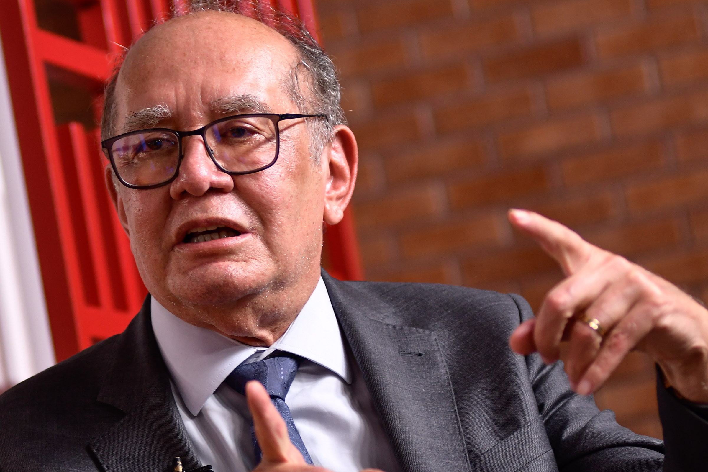 Gilmar Mendes cobra da Polícia Federal dados do celular de Daniel Vorcaro