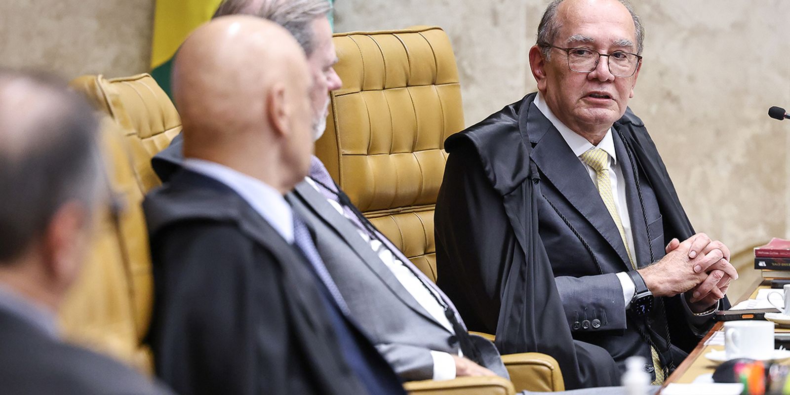 Gilmar cobra de Fachin acesso integral a dados de celular no STF