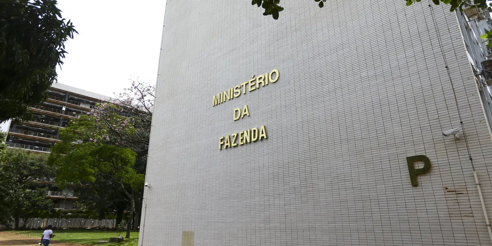 Governo ajusta projeção do PIB para 2026 e 2027