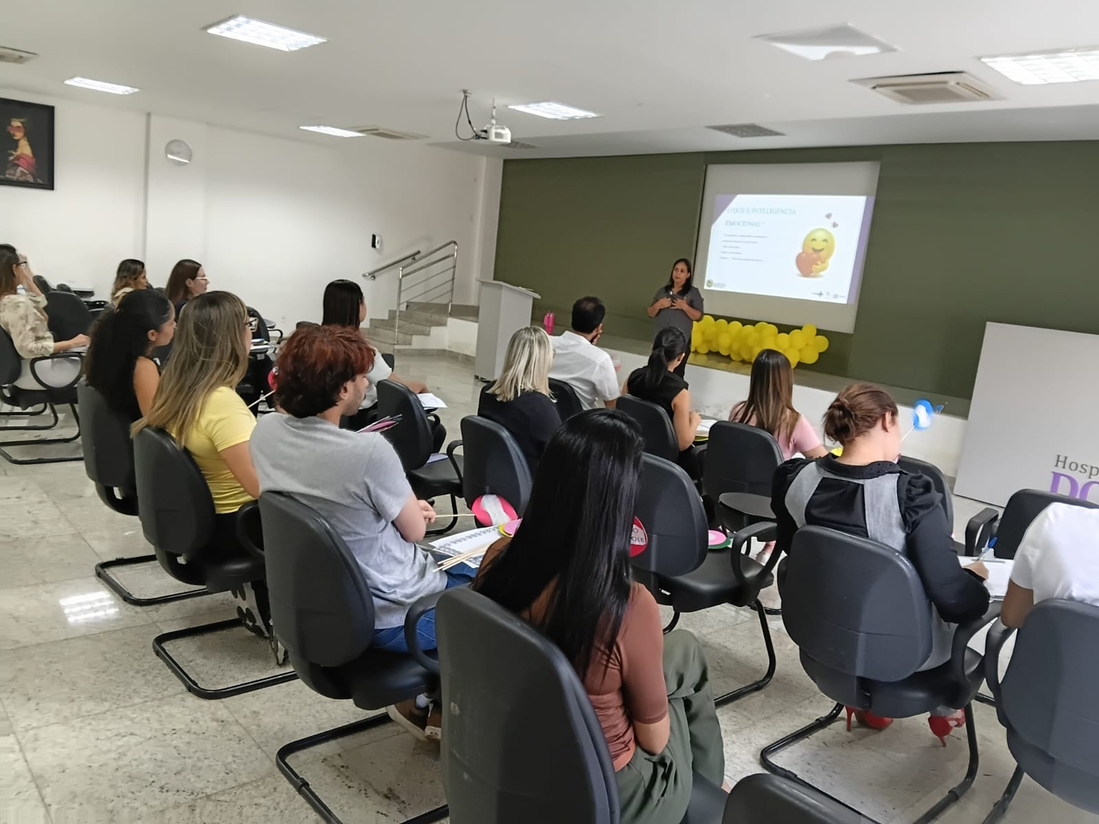 Inteligência emocional guia encontro de capacitação para líderes no HMDI