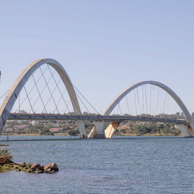 Homem de 35 anos é resgatado após afogamento na Ponte JK em Brasília