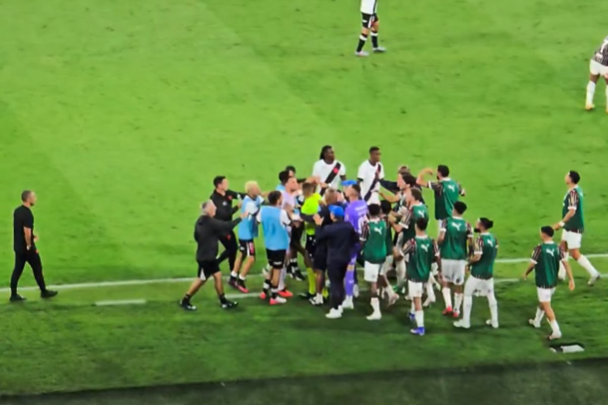 Clássico entre Vasco e Fluminense pelo Campeonato Brasileiro tem princípio de briga
