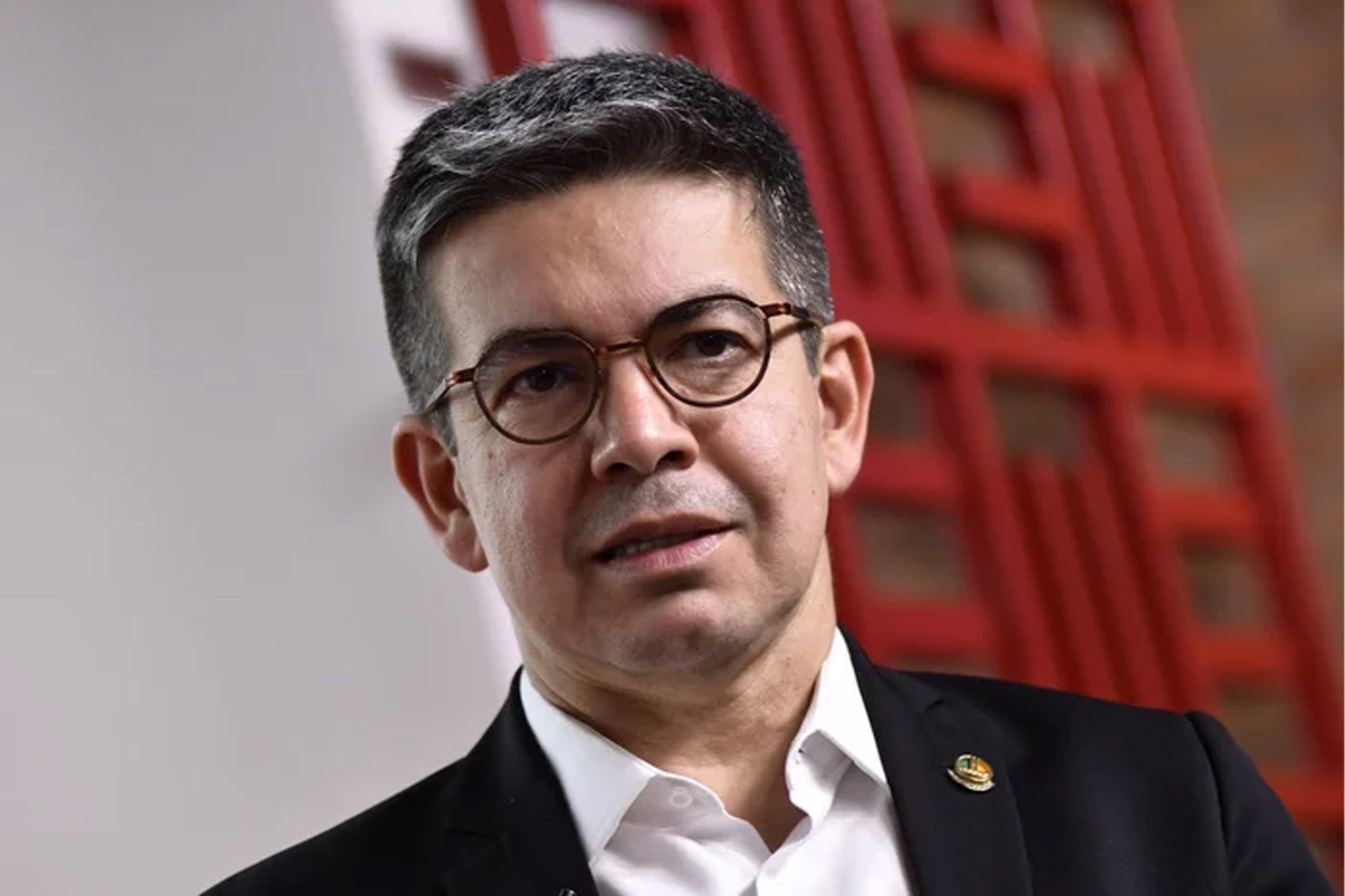 Randolfe critica no Congresso afastamento na Polícia Federal ordenado por ministro