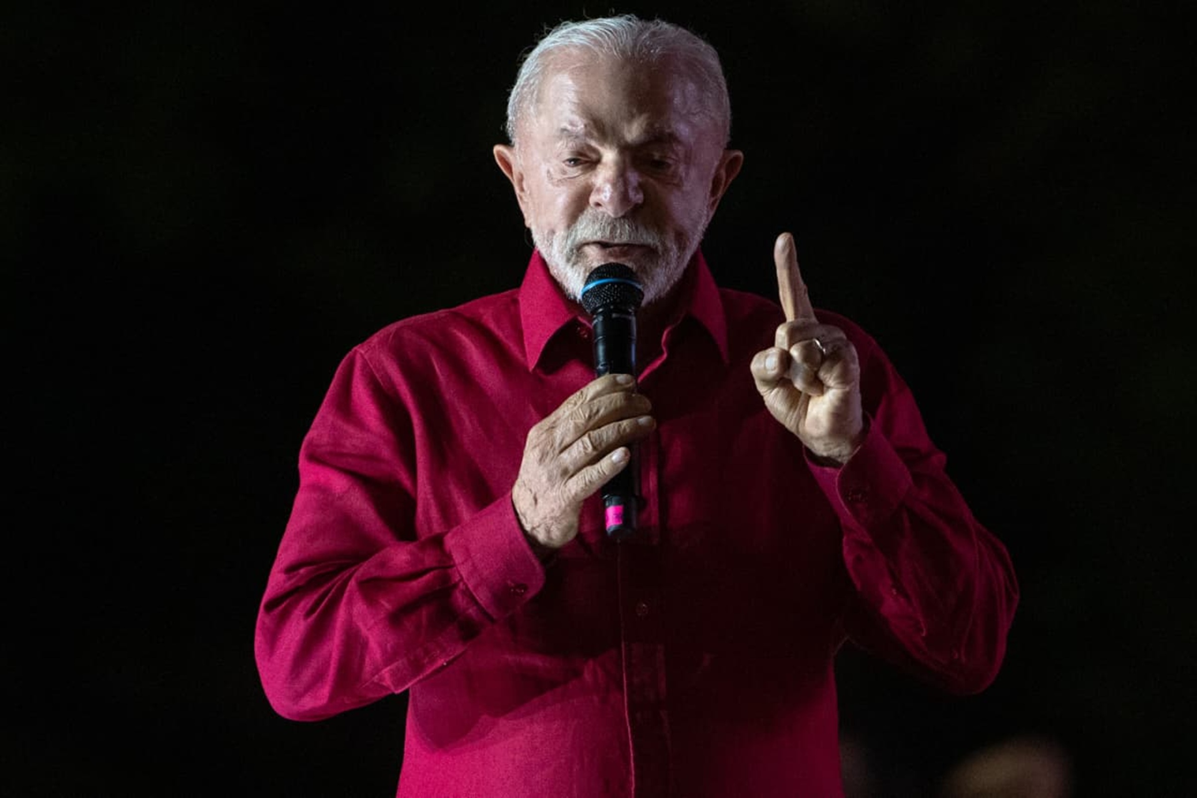 Lula promove reajuste no Bolsa Família antes de votação e busca recuperar apoio
