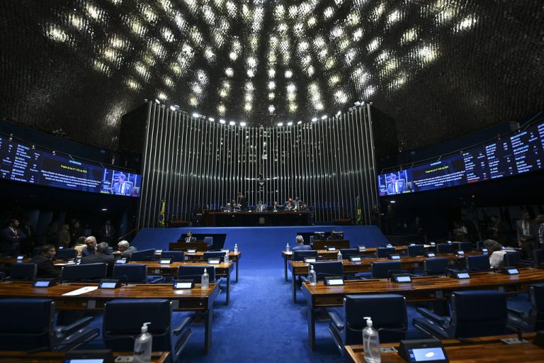 Maioria busca a reeleição de deputados em 2026, mas cresce busca pelo Senado