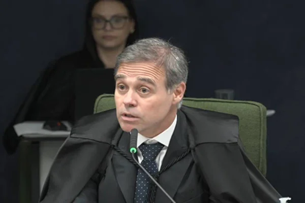André Mendonça aponta espionagem ilegal da Polícia Federal e critica arapongagem