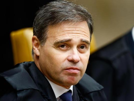 Michelle Bolsonaro apoia André Mendonça em meio à crise no STF