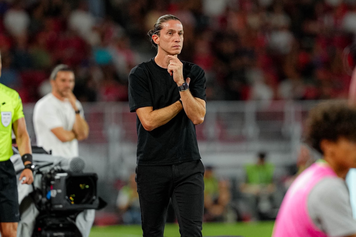 Monaco de Filipe Luís vence o Lens e assume o topo no campeonato francês