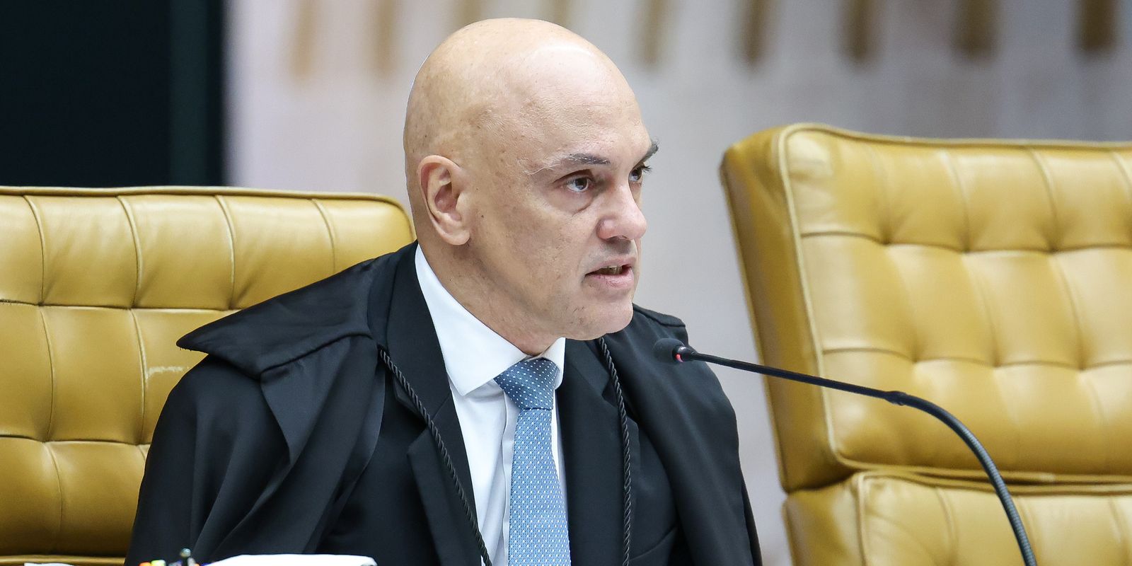 Moraes envia ao presidente Fachin pedido de investigação no STF contra Mendonça