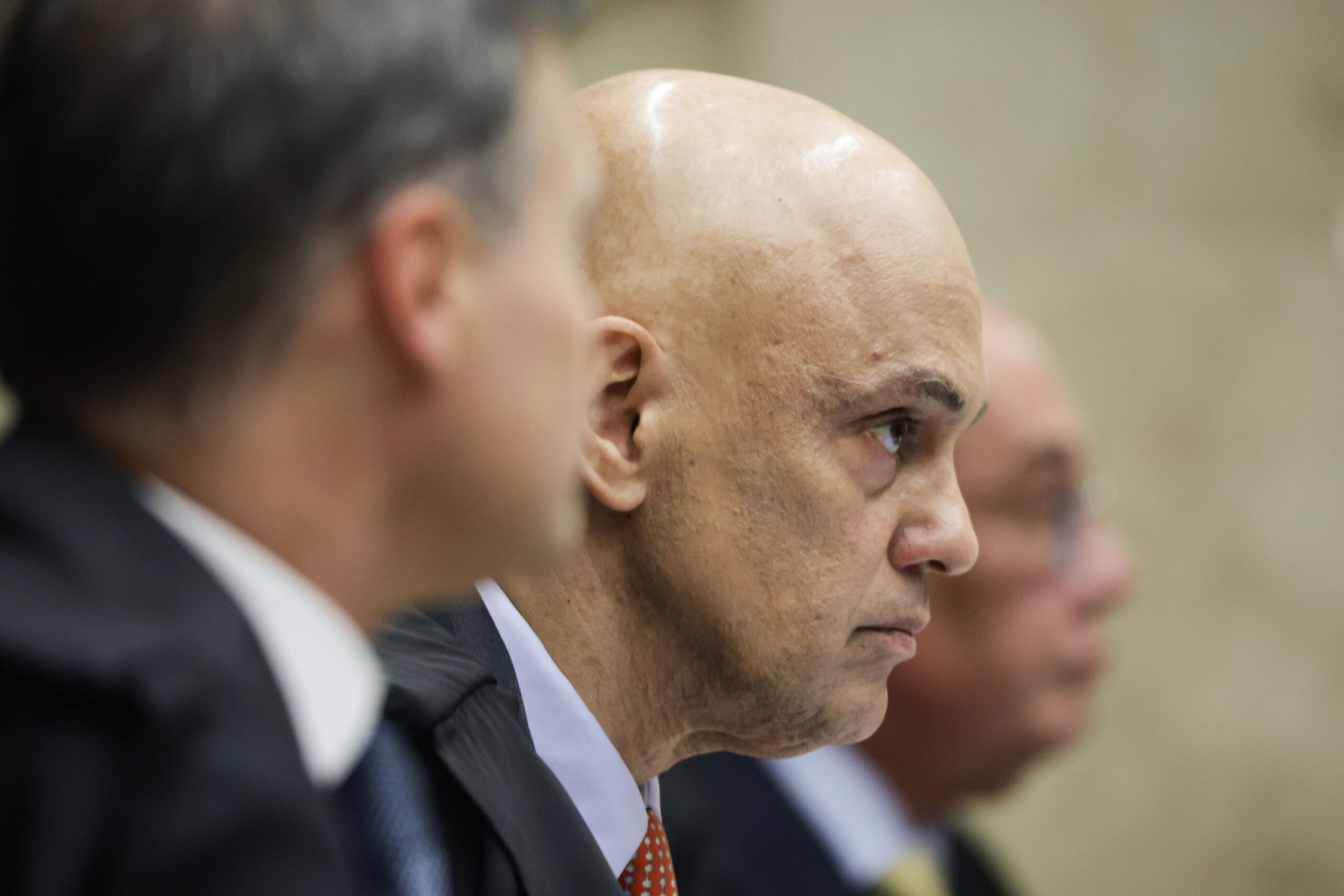Alexandre de Moraes pede nova retirada de sigilo antes de julgamento no STF