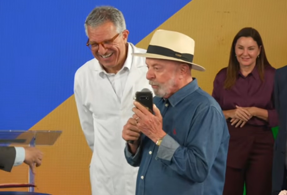 Lula liga para ministro do STF ao vivo e gera críticas de Flávio Bolsonaro