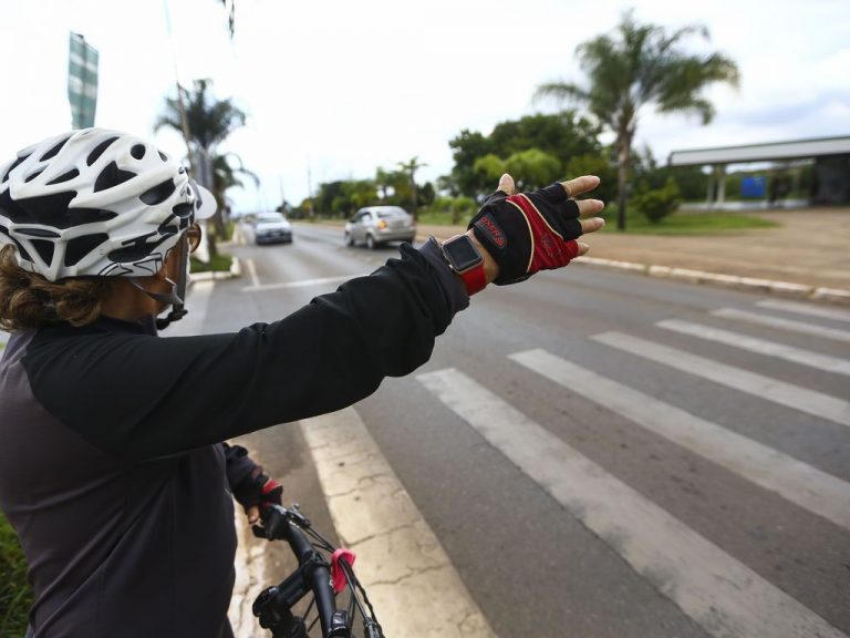 Projeto de lei aumenta pena para motorista que matar pedestre ou ciclista