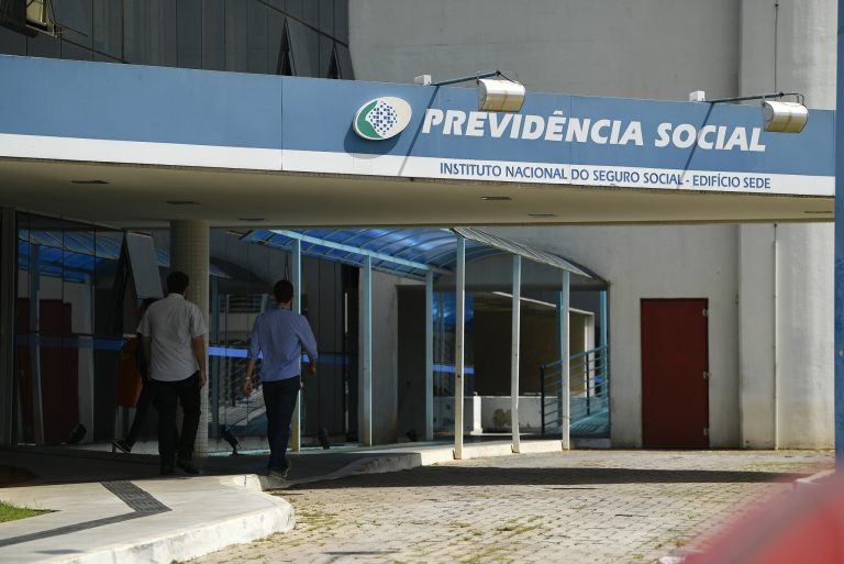 Projeto de lei garante ligações gratuitas para o INSS na Câmara