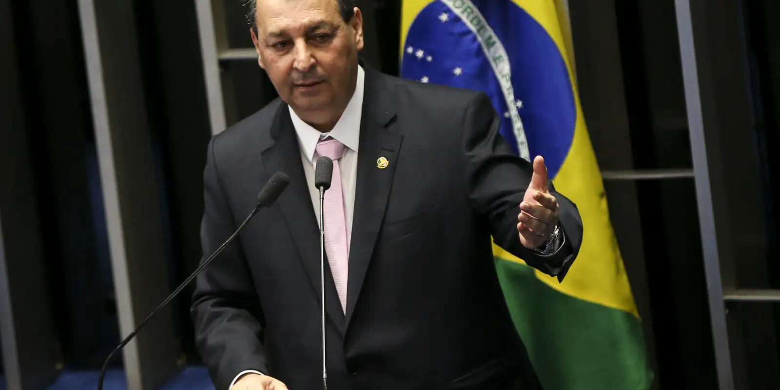 Relator na CCJ rejeita emendas da oposição e mantém fim da escala 6x1