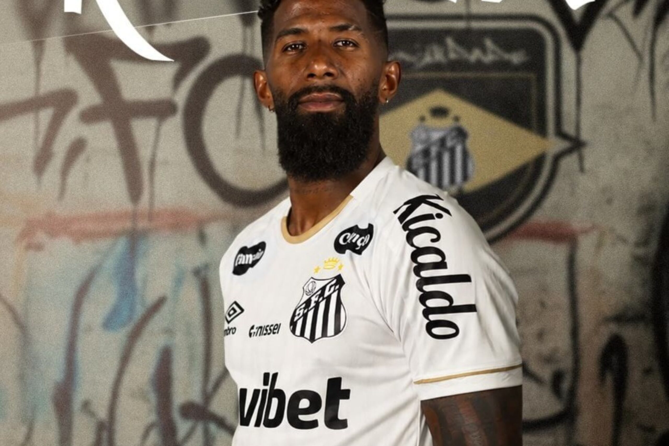 Santos FC anuncia Rodinei para reforçar equipe até 2027