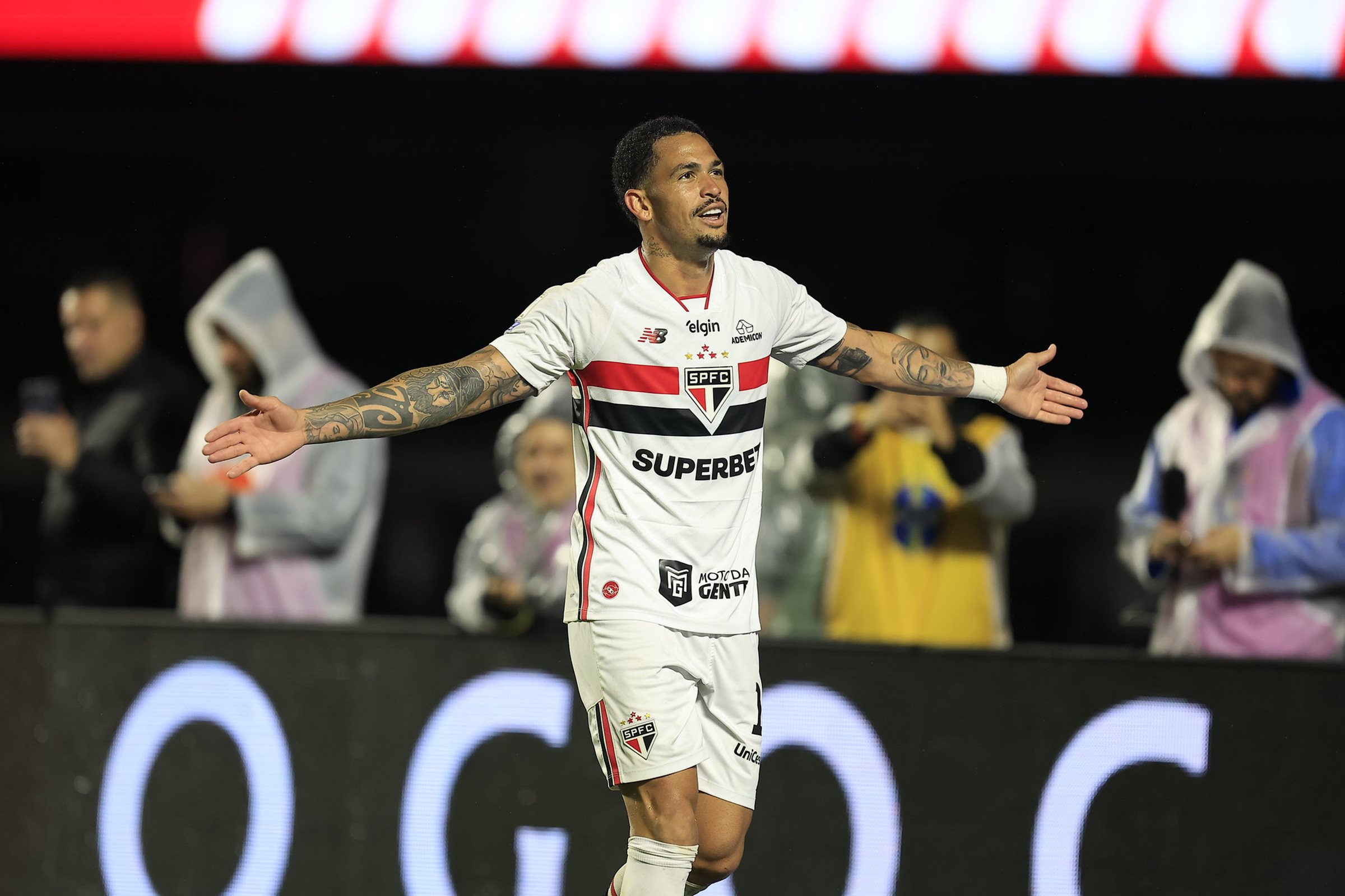 São Paulo supera o Atlético-MG com dois gols relâmpago no Morumbis