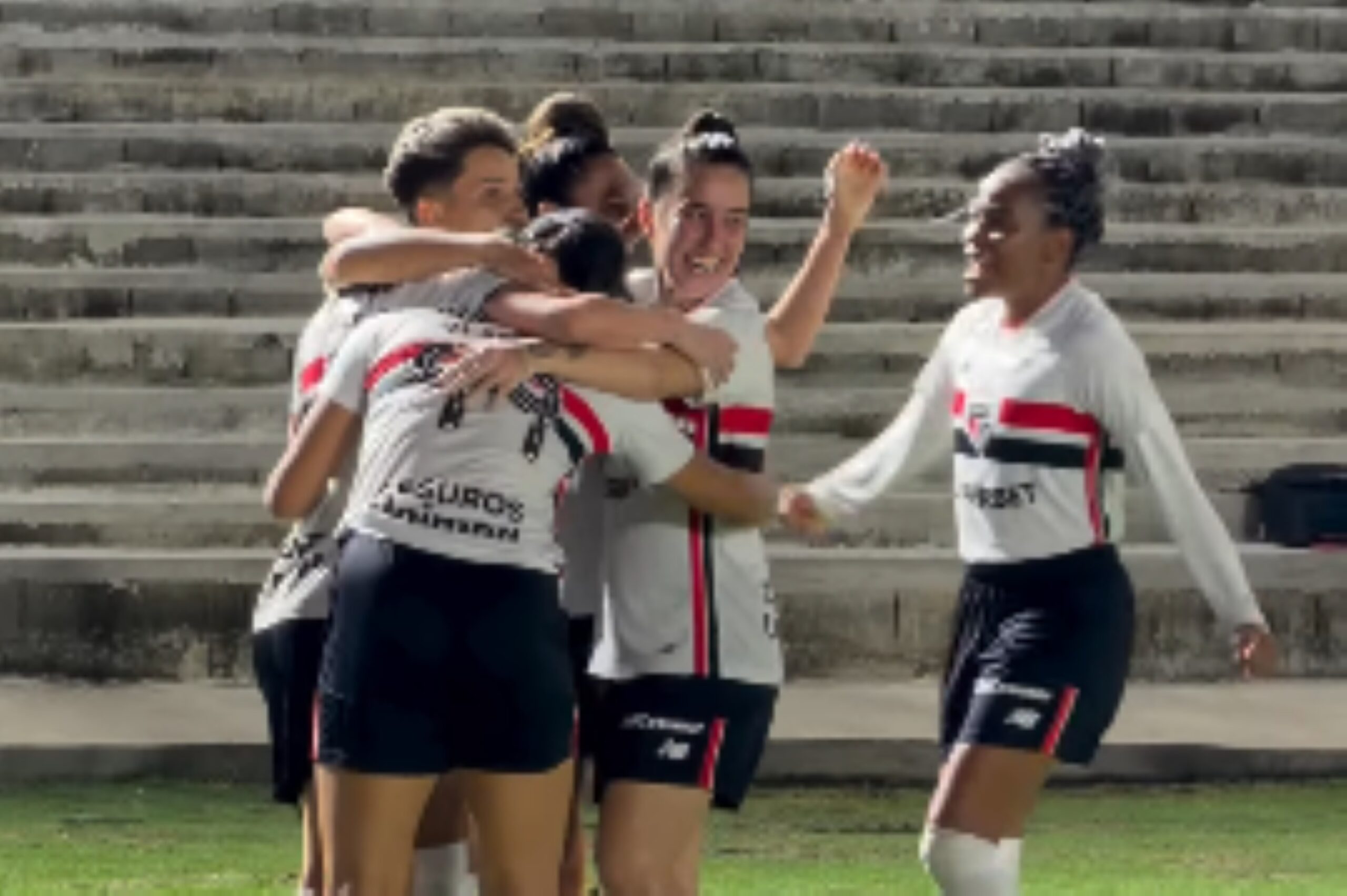 São Paulo bate Flamengo de virada na semifinal do Brasileirão Feminino