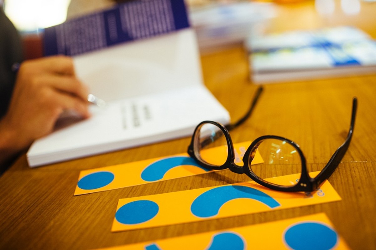 Singapura lança programa de incentivo à leitura que paga jovens por livro lido
