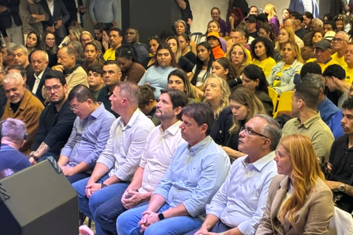 Tarcísio de Freitas rejeita senadores de esquerda durante agenda no ABC