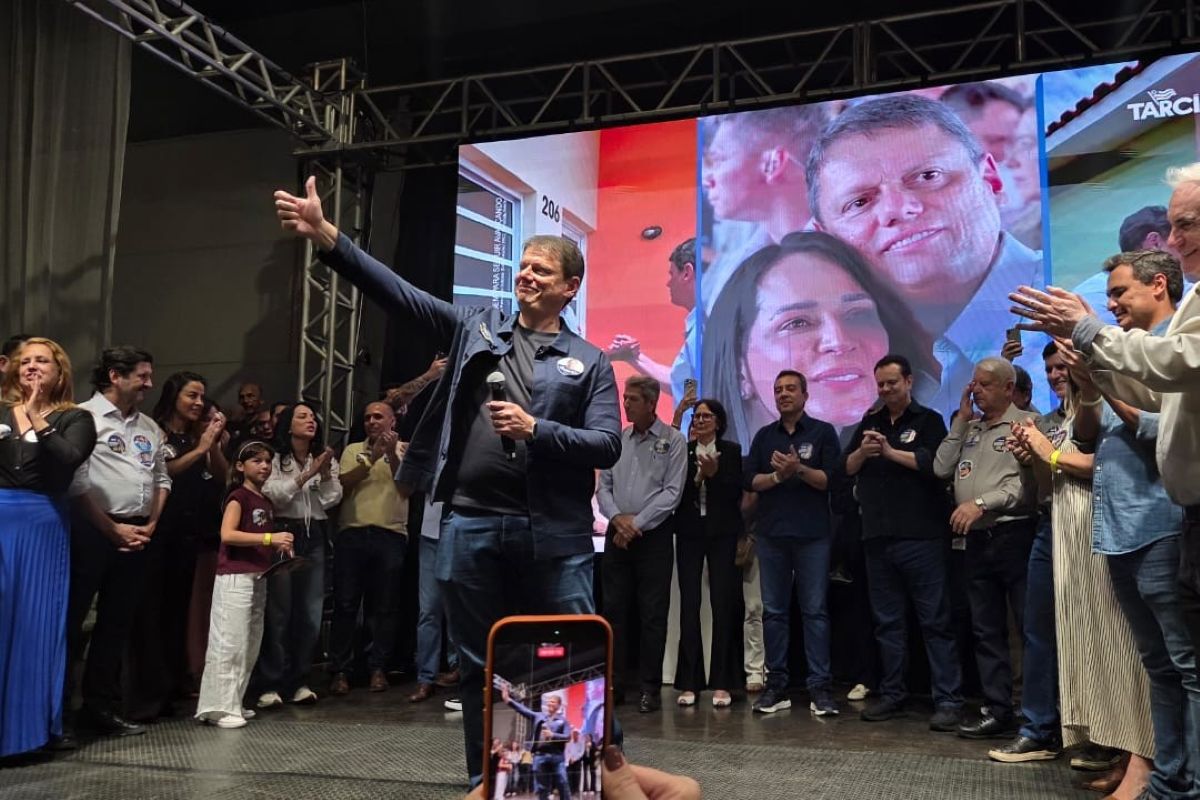 Tarcísio de Freitas classifica como ridícula acusação de propina de Vorcaro