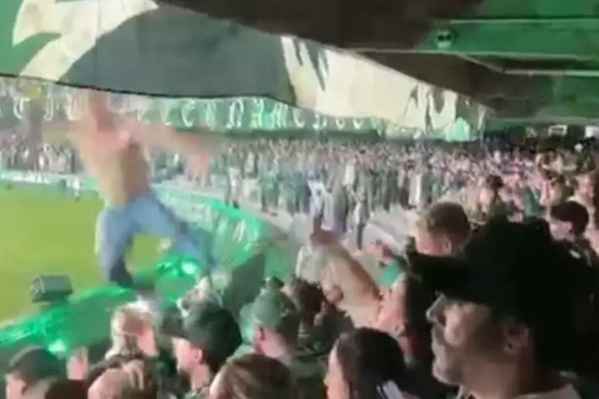 Torcedor cai de estrutura durante o clássico paranaense no Couto Pereira