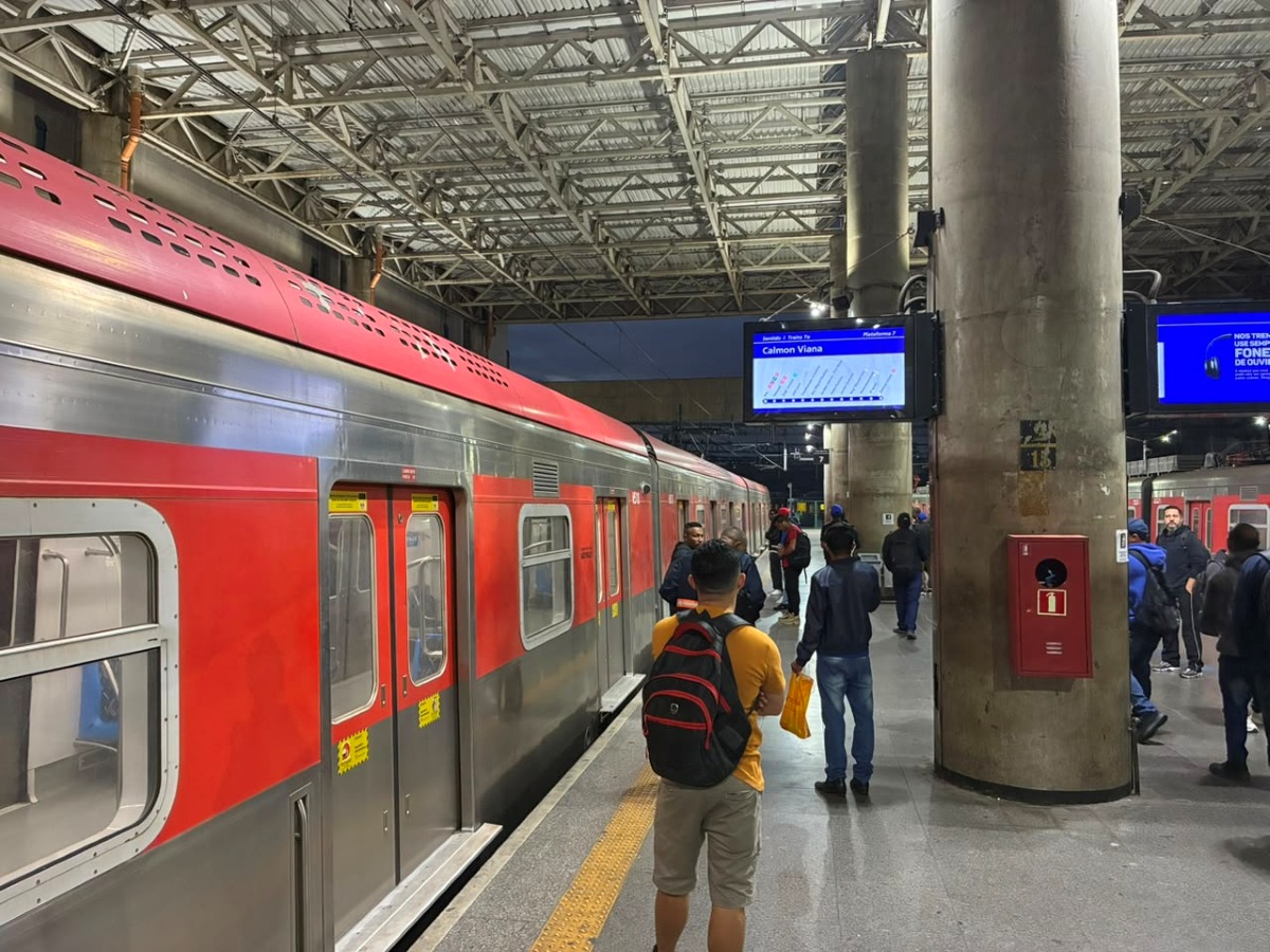 Falha na Linha 12-Safira da CPTM provoca evacuação de trem em estação
