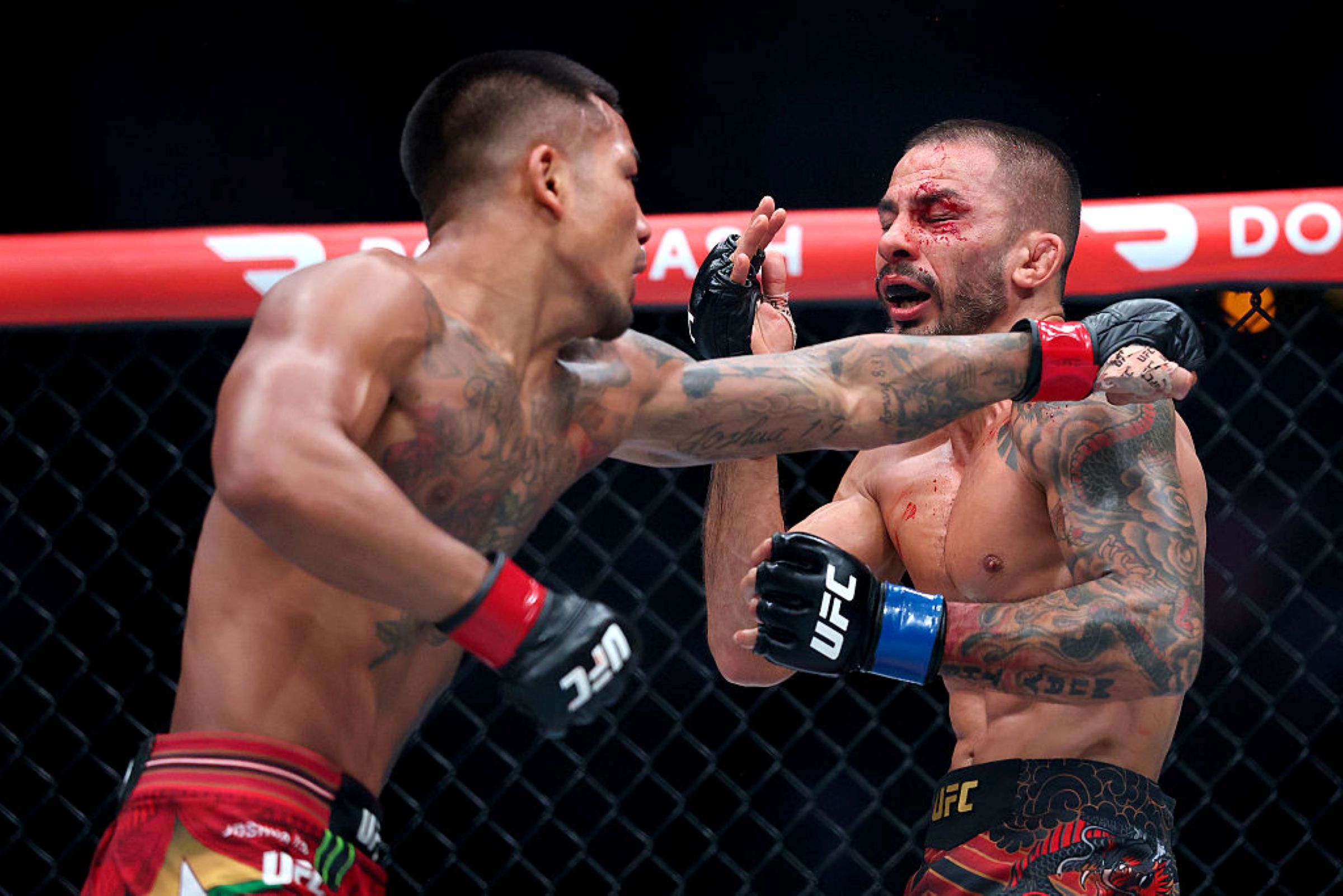 Joshua Van vence Alexandre Pantoja no UFC 331 e mantém cinturão peso-mosca