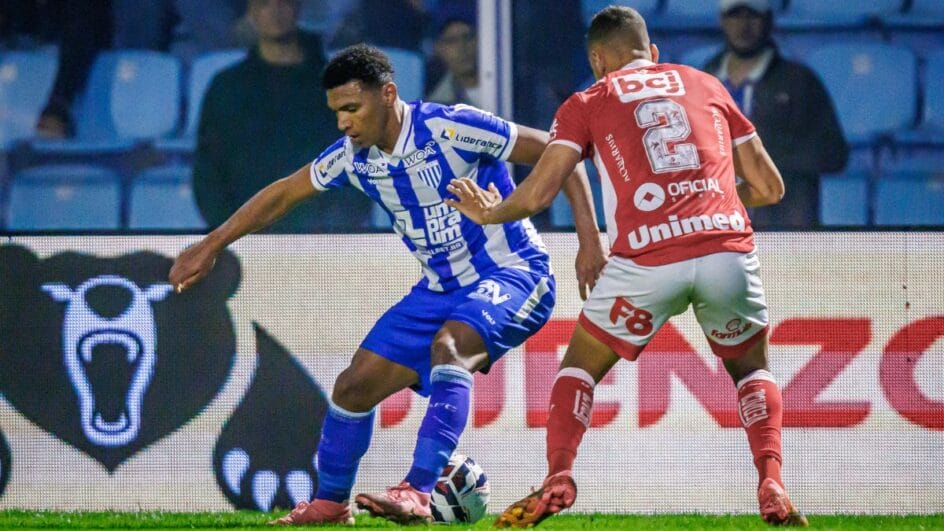 Vila Nova enfrenta o Avaí em busca da liderança da Série B