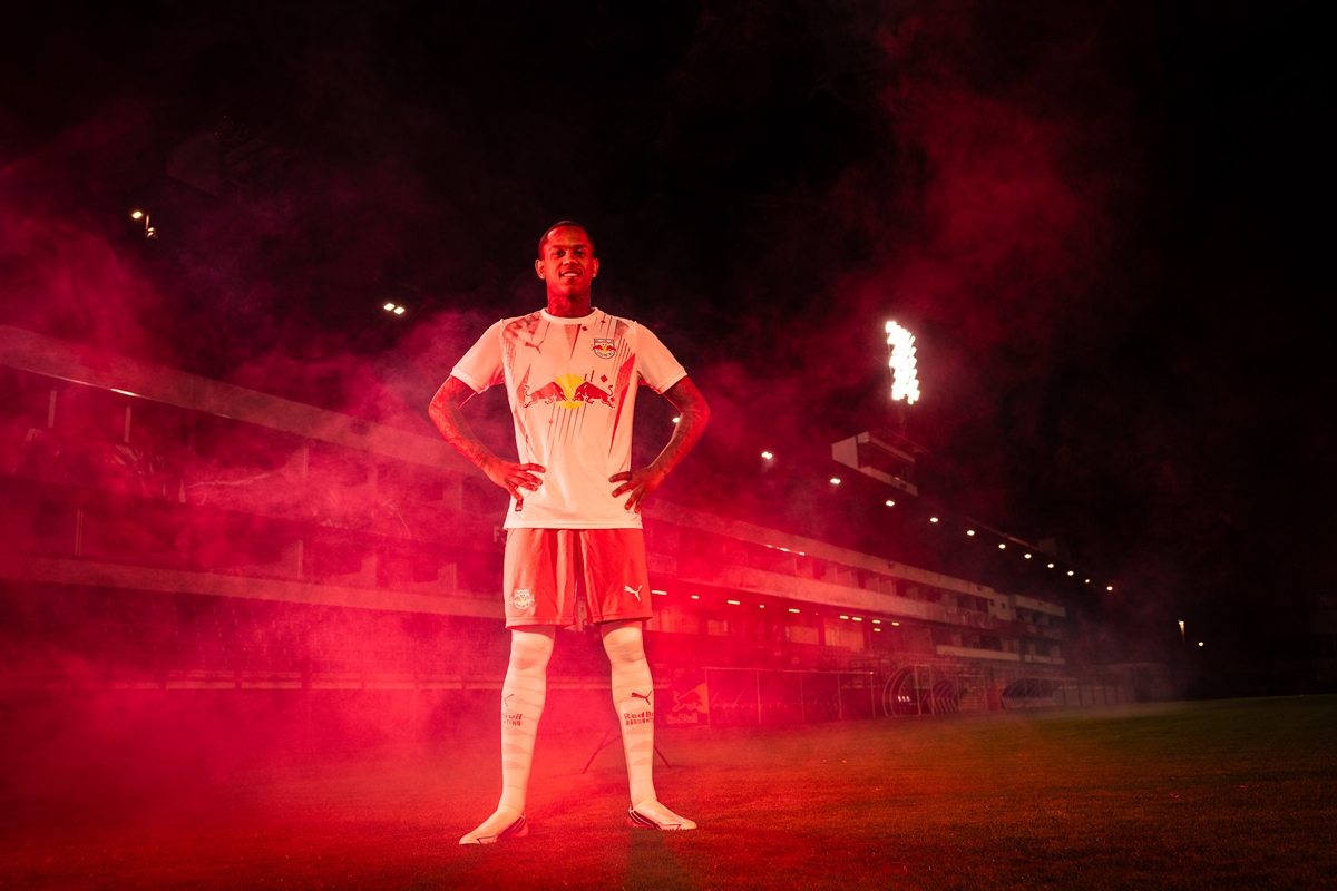 Red Bull Bragantino anuncia contratação do atacante Wallace Yan, ex-Flamengo