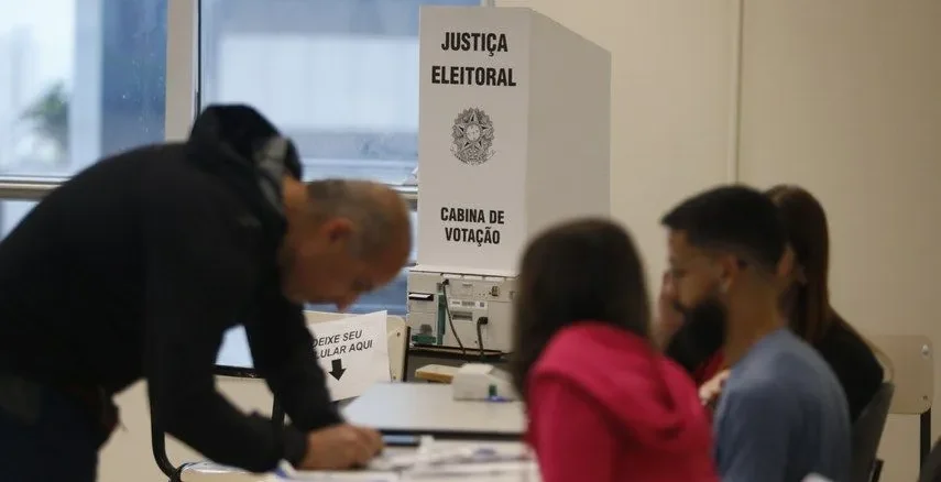 Pesquisa avalia a abstenção no segundo turno entre Lula e Flávio Bolsonaro