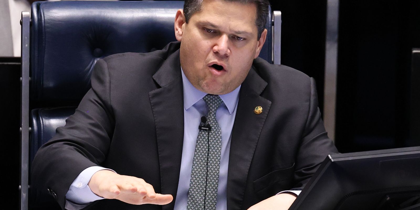 Alcolumbre confirma a promulgação do fim da escala 6x1 nesta sexta-feira