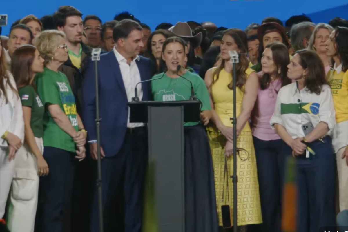 Aliados de Flávio criticam fala de assessora sobre o Bolsa Família