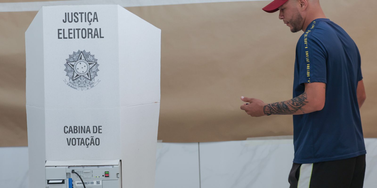 Uso de colinha para votar evita erros nas urnas e garante voto correto
