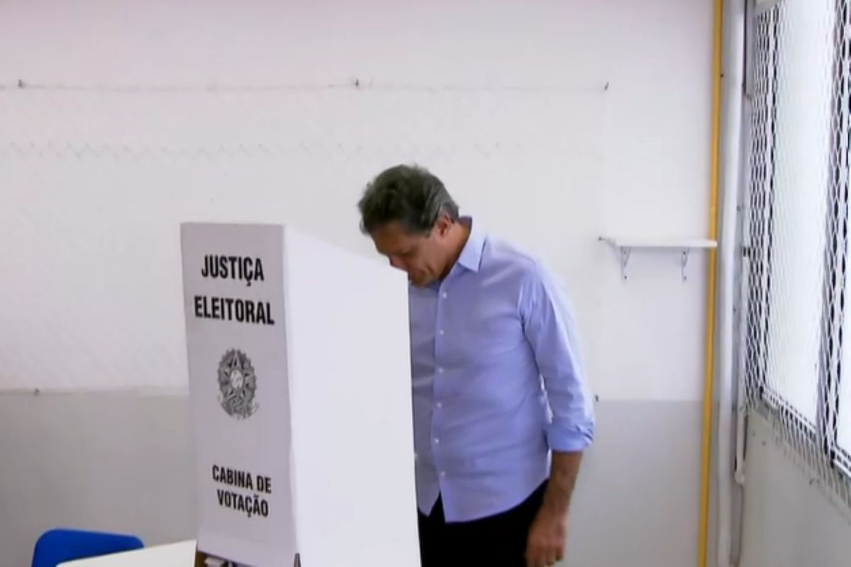 Fernando Haddad vota na capital paulista após agenda com Lula