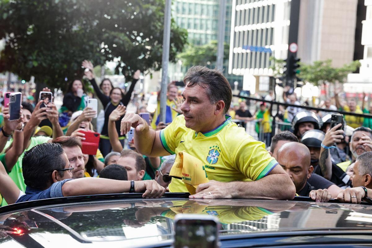 Flávio Bolsonaro e Nikolas confirmam manifestação na Avenida Paulista